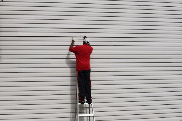 Cost of Siding Reattachment in Mount Juliet
